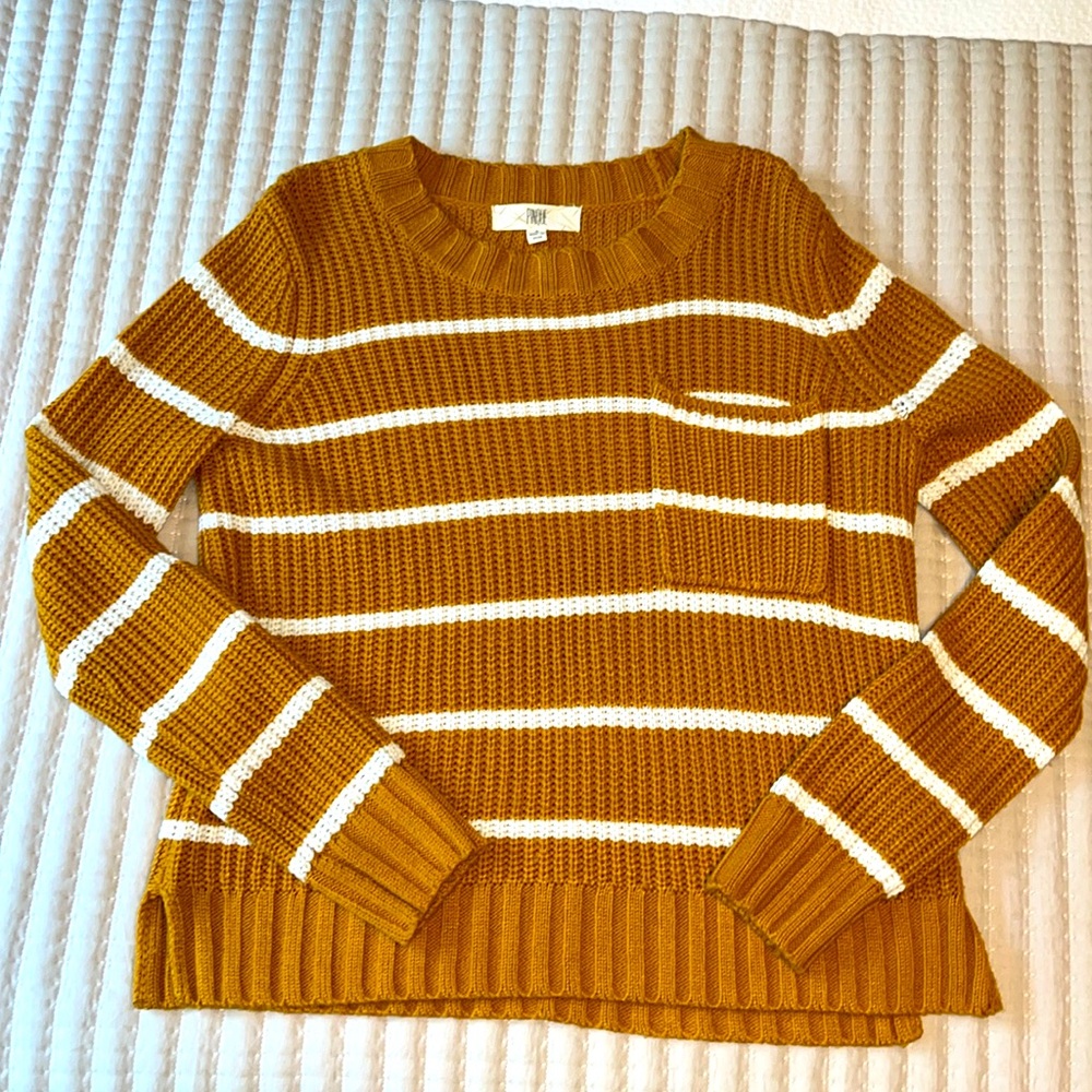 EUC Sweater Size Small